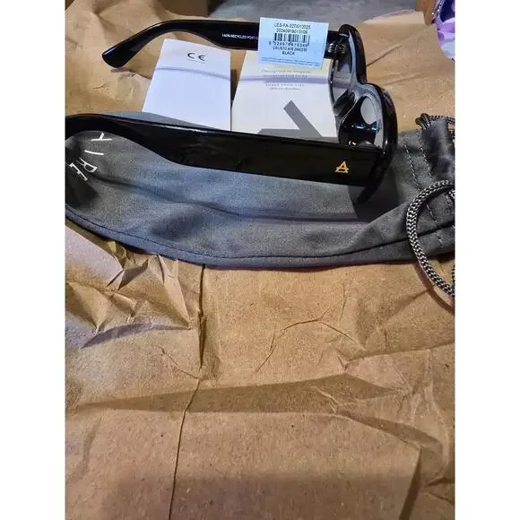 Aire shades - Calisto in Black - Picture 4 of 5